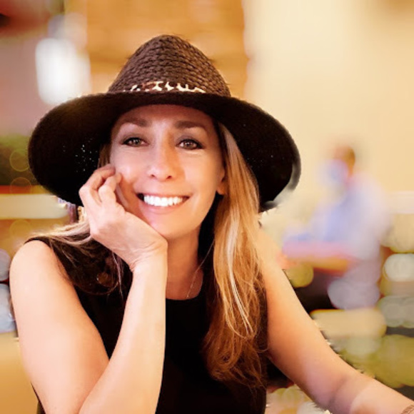 Meet your Posher, Gillian - Picture 1 of 1